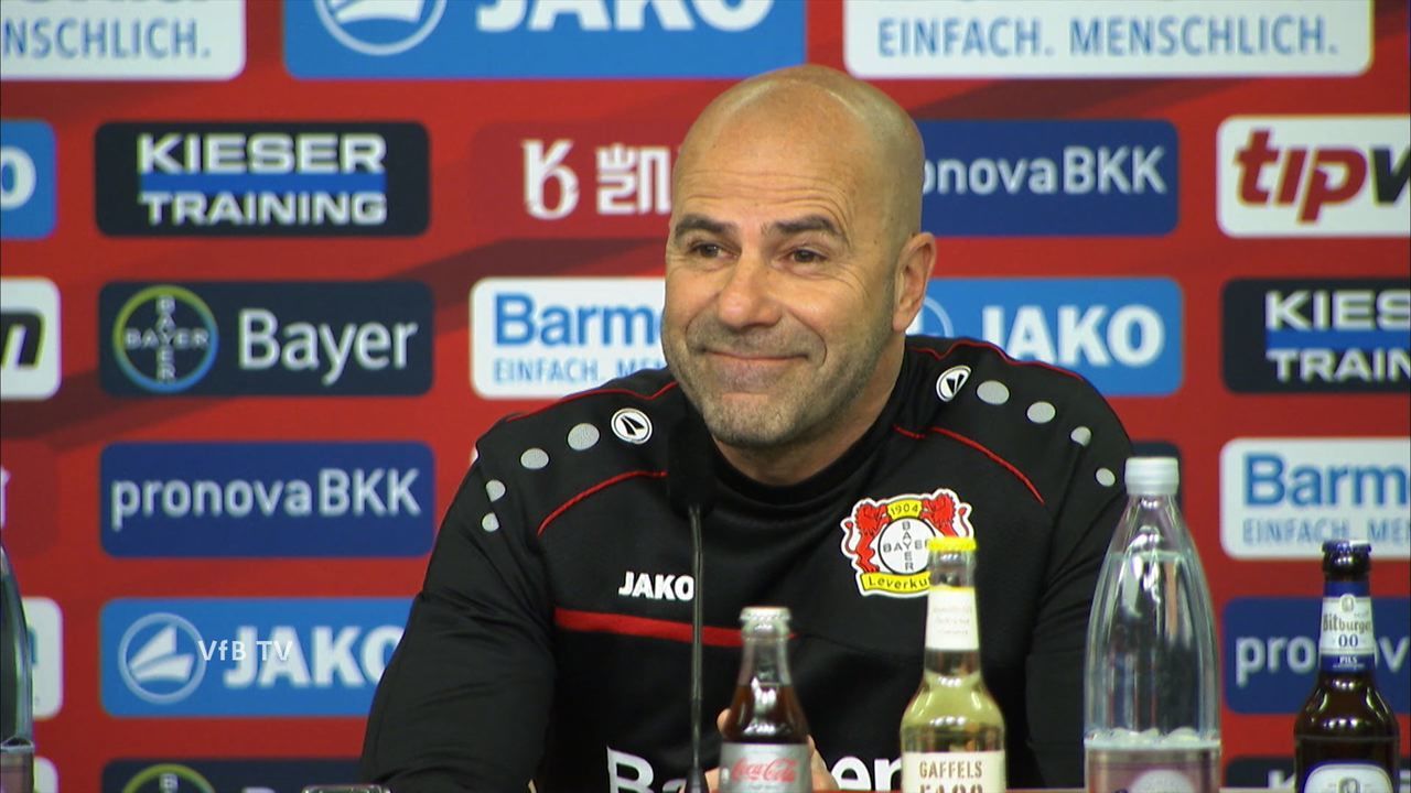 Bayer Leverkusen vor dem Spiel in Stuttgart