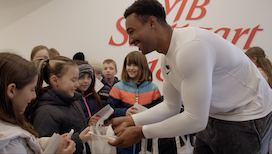 Leo Neugebauer überrascht die VfB-Leichtathletik-Kids