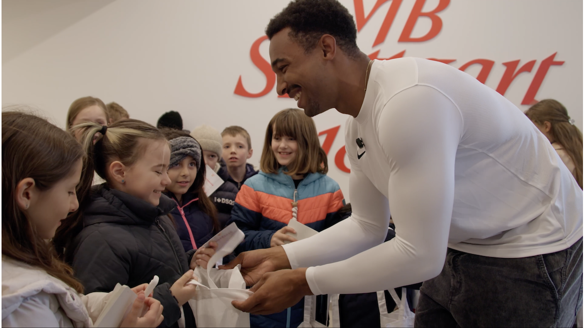Leo Neugebauer überrascht die VfB-Leichtathletik-Kids