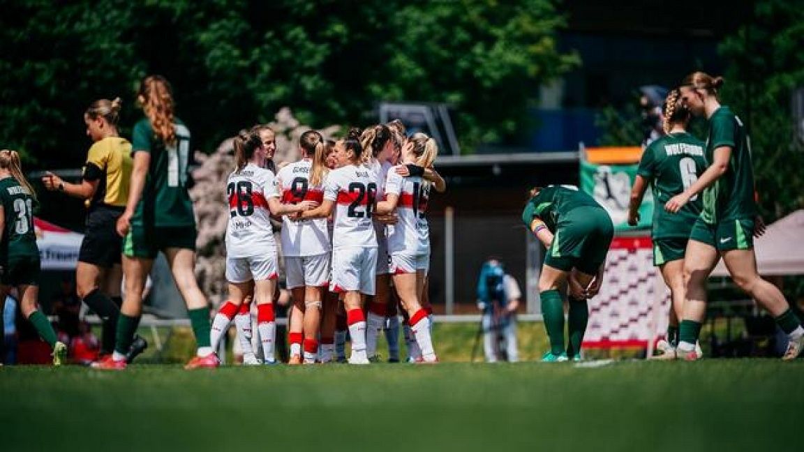 HISTORISCH! VfB Frauen steigen gegen Wolfsburg II in die Bundesliga auf