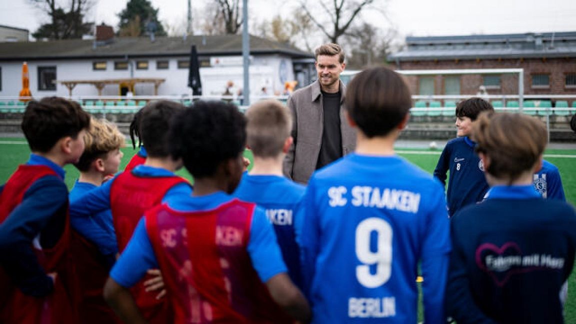 Maximilian Mittelstädt besucht seinen Heimatverein | Bundesliga trifft Basis